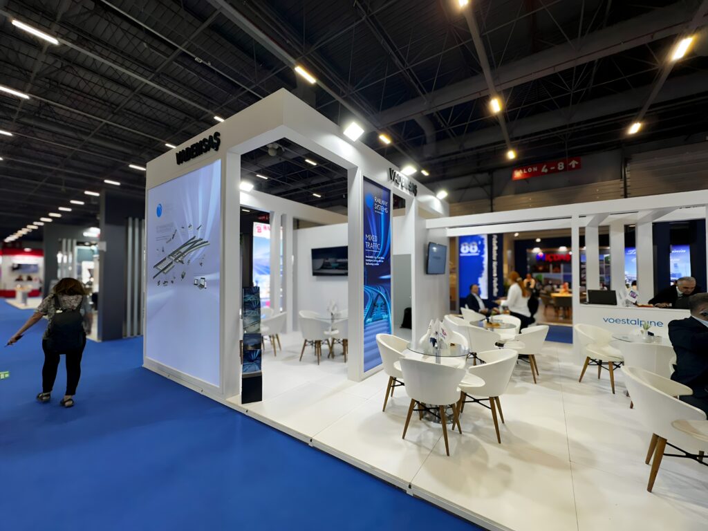 “Yüksek kaliteli malzemelerle oluşturulmuş stand duvar yapıları ve mimari birleşim noktaları.”