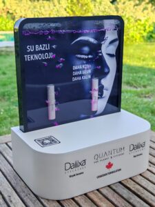 Su Animasyonlu Kozmetik Standı Gün Işığı Fotoğrafı